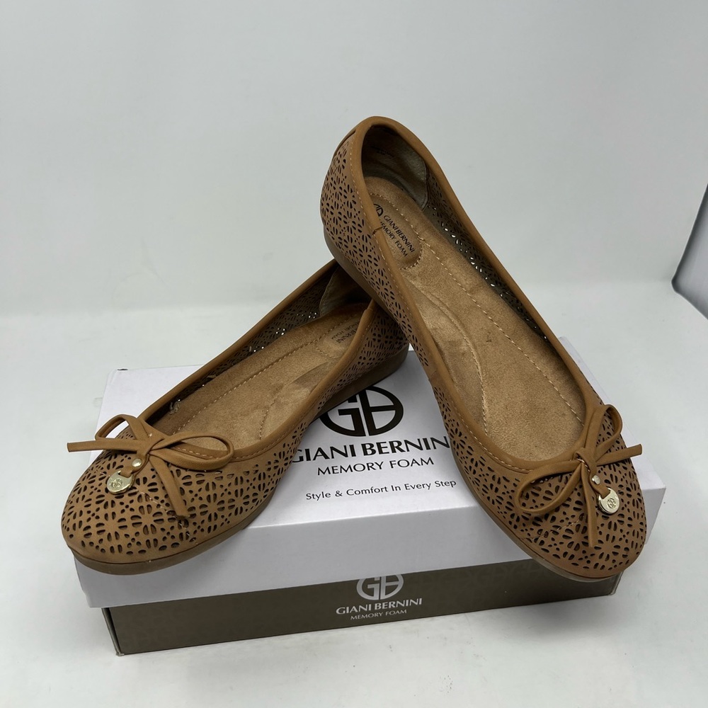 In Box Giani Bernini Memory Foam Tan/Brown Slip On Shoes Clean Light Use 8.5 GH.